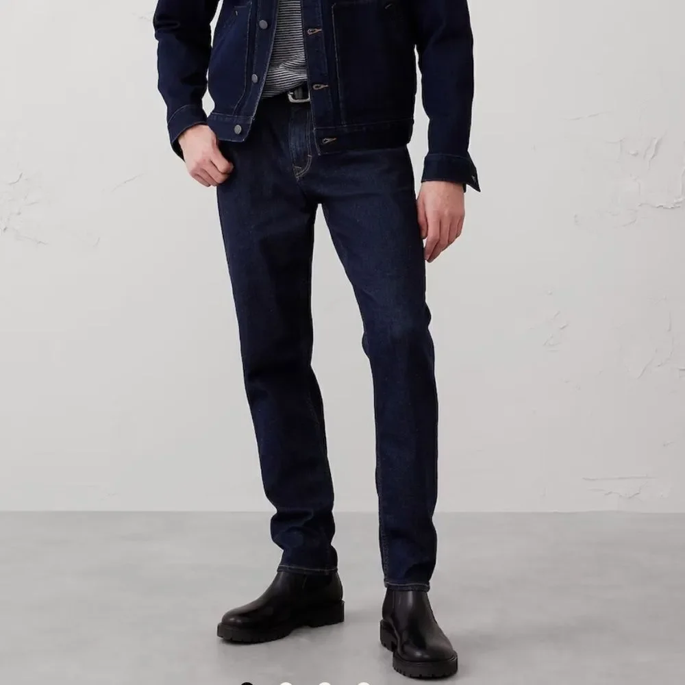 NWOT Banana Republic Men's traveler jeans taper fit size 42x34 dark wash